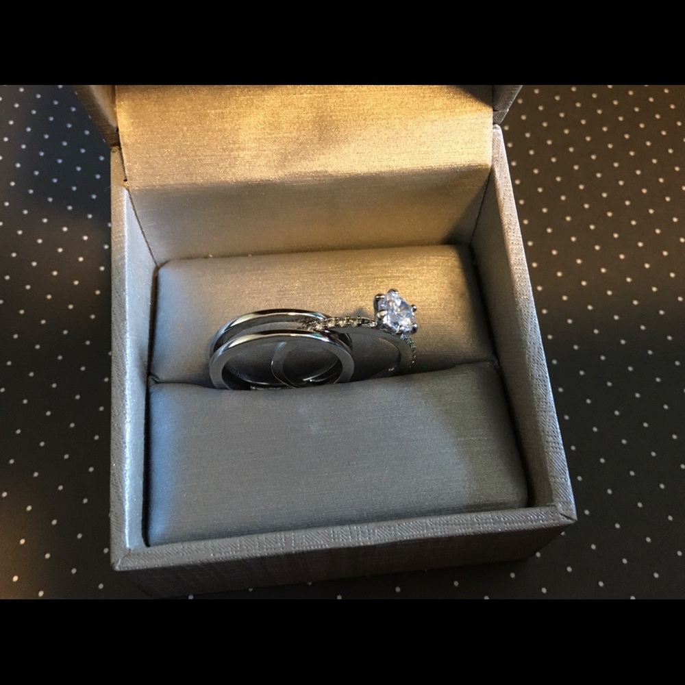 Ring - Picture 2 of 7